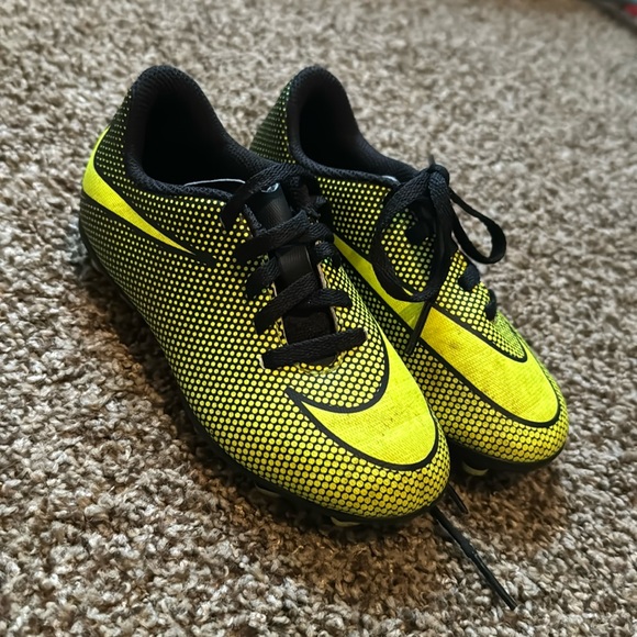 Nike soccer cleats - Picture 1 of 1